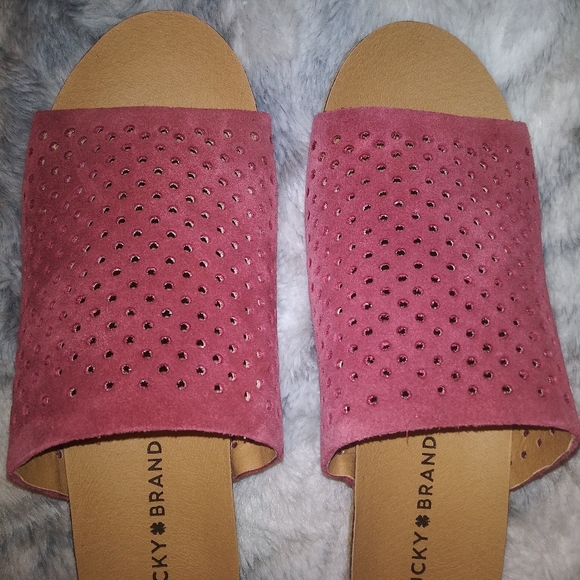 Lucky Brand Wedge Sandals - Picture 3 of 5
